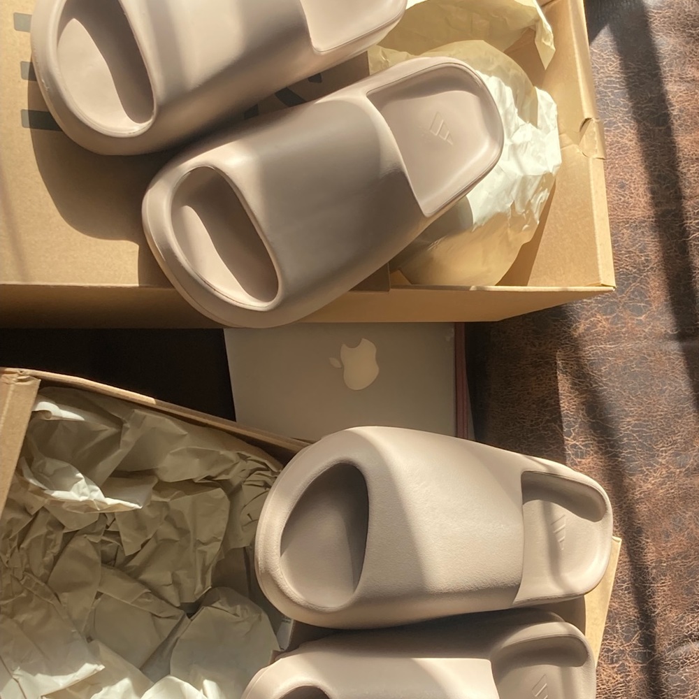 Yeezy “Pure” slides size 8